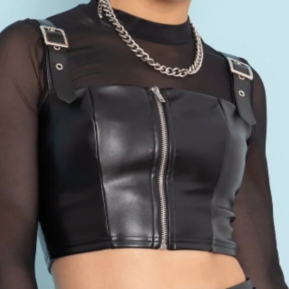Dead Of Night Buckle Shoulder Crop - Picture 3 of 3